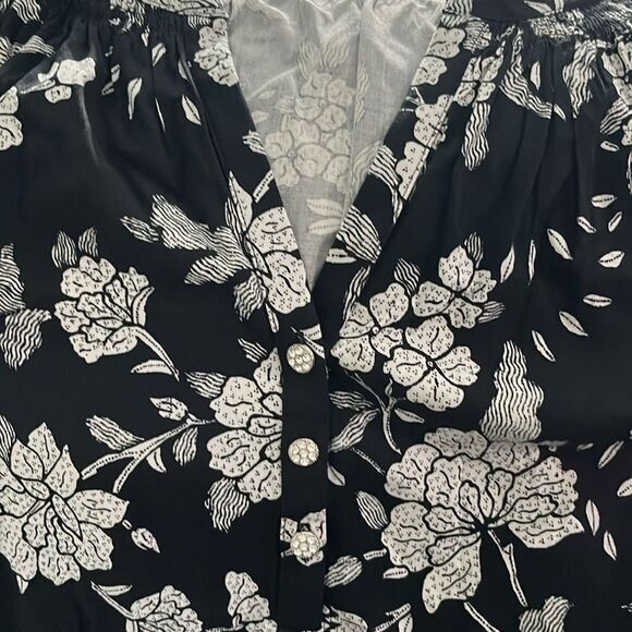 crown & ivy Black Floral Bling Front Buttons V Neck Loose Fit NWT XL - Picture 10 of 10
